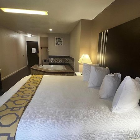 Baymont By Wyndham Port Arthur - Groves Area Esterno foto