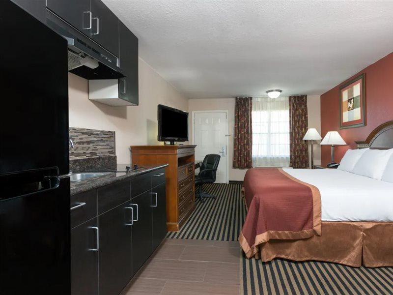 Baymont By Wyndham Port Arthur - Groves Area Esterno foto