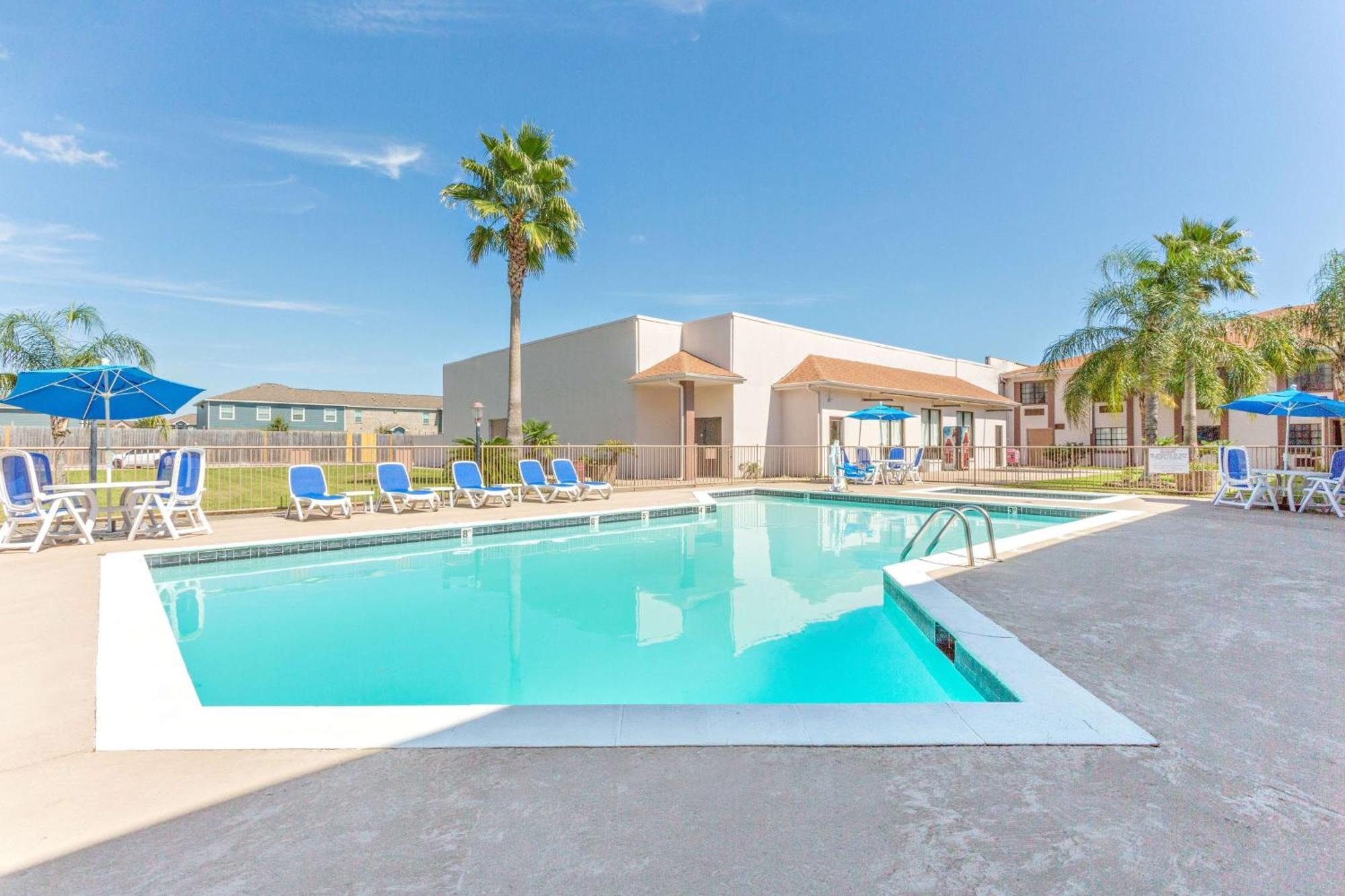Baymont By Wyndham Port Arthur - Groves Area Esterno foto