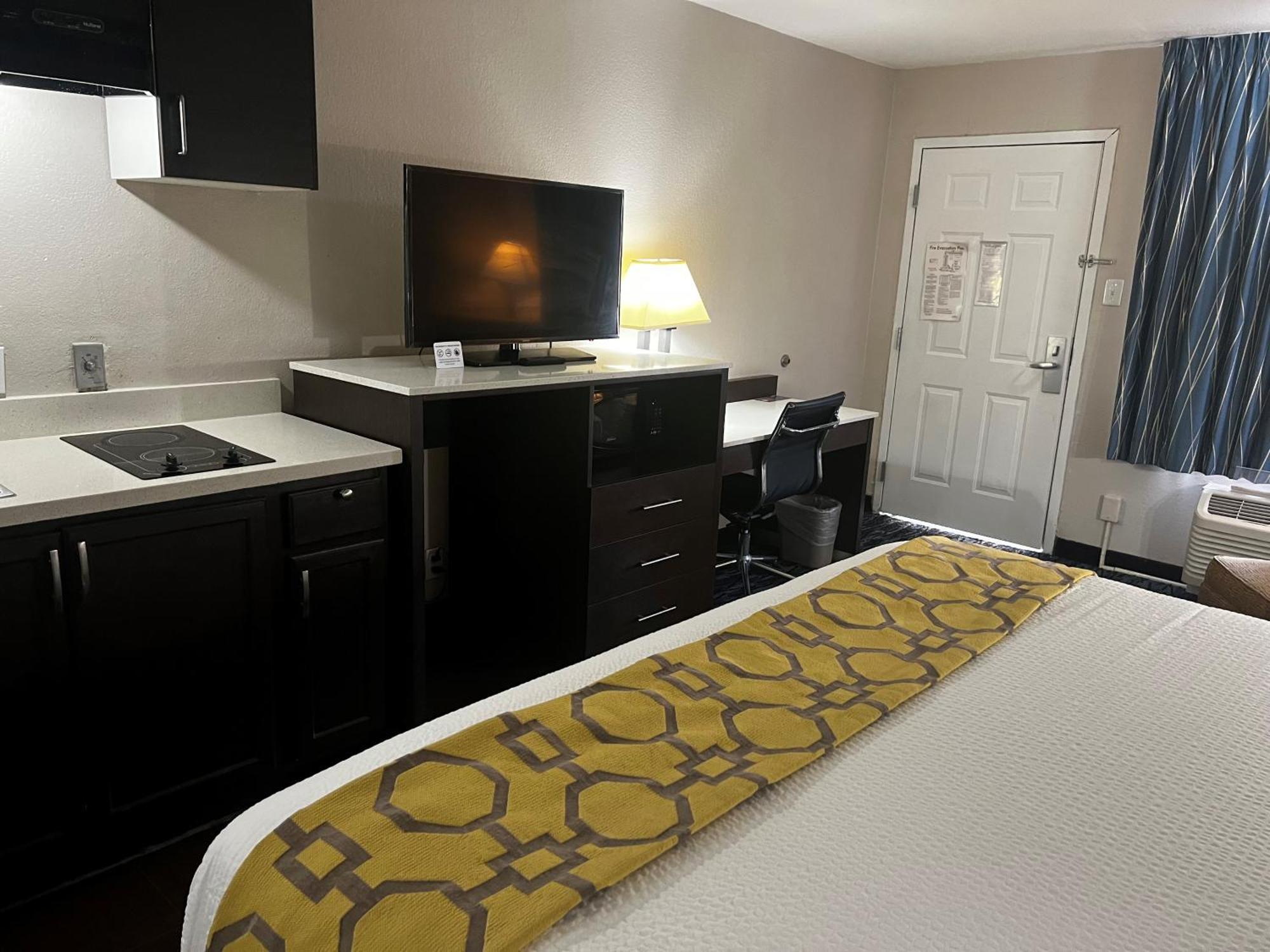 Baymont By Wyndham Port Arthur - Groves Area Esterno foto