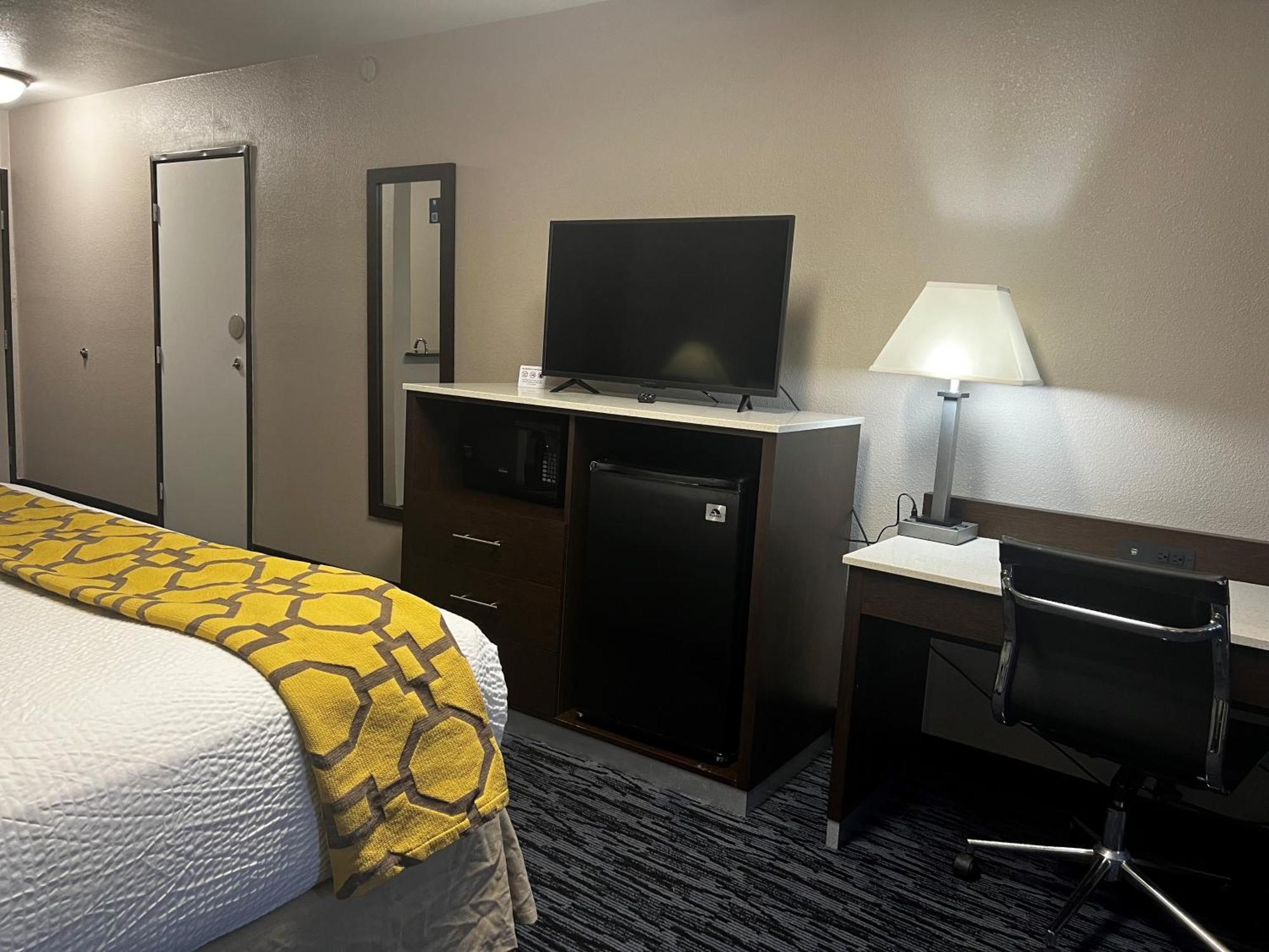 Baymont By Wyndham Port Arthur - Groves Area Esterno foto