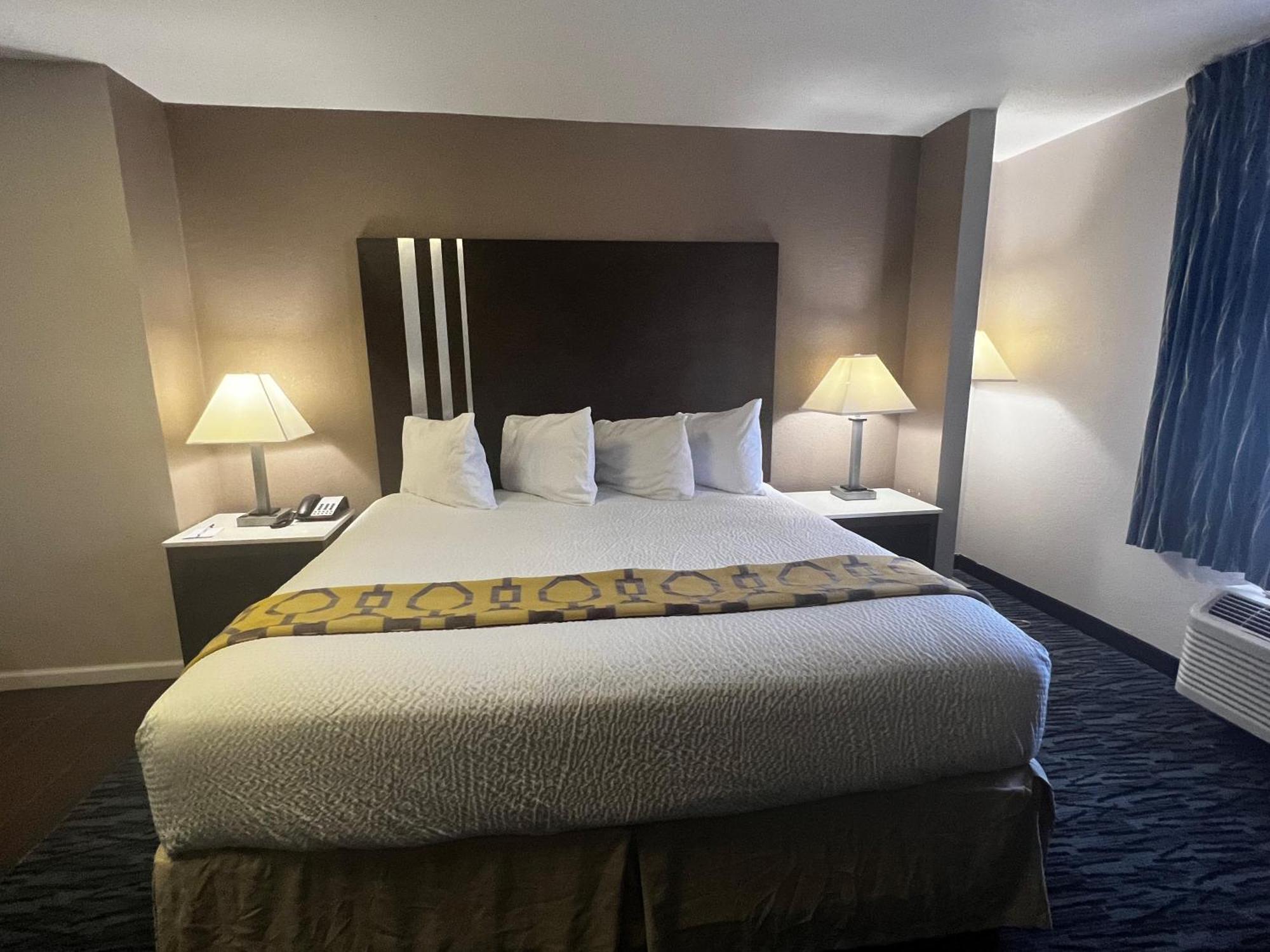 Baymont By Wyndham Port Arthur - Groves Area Esterno foto