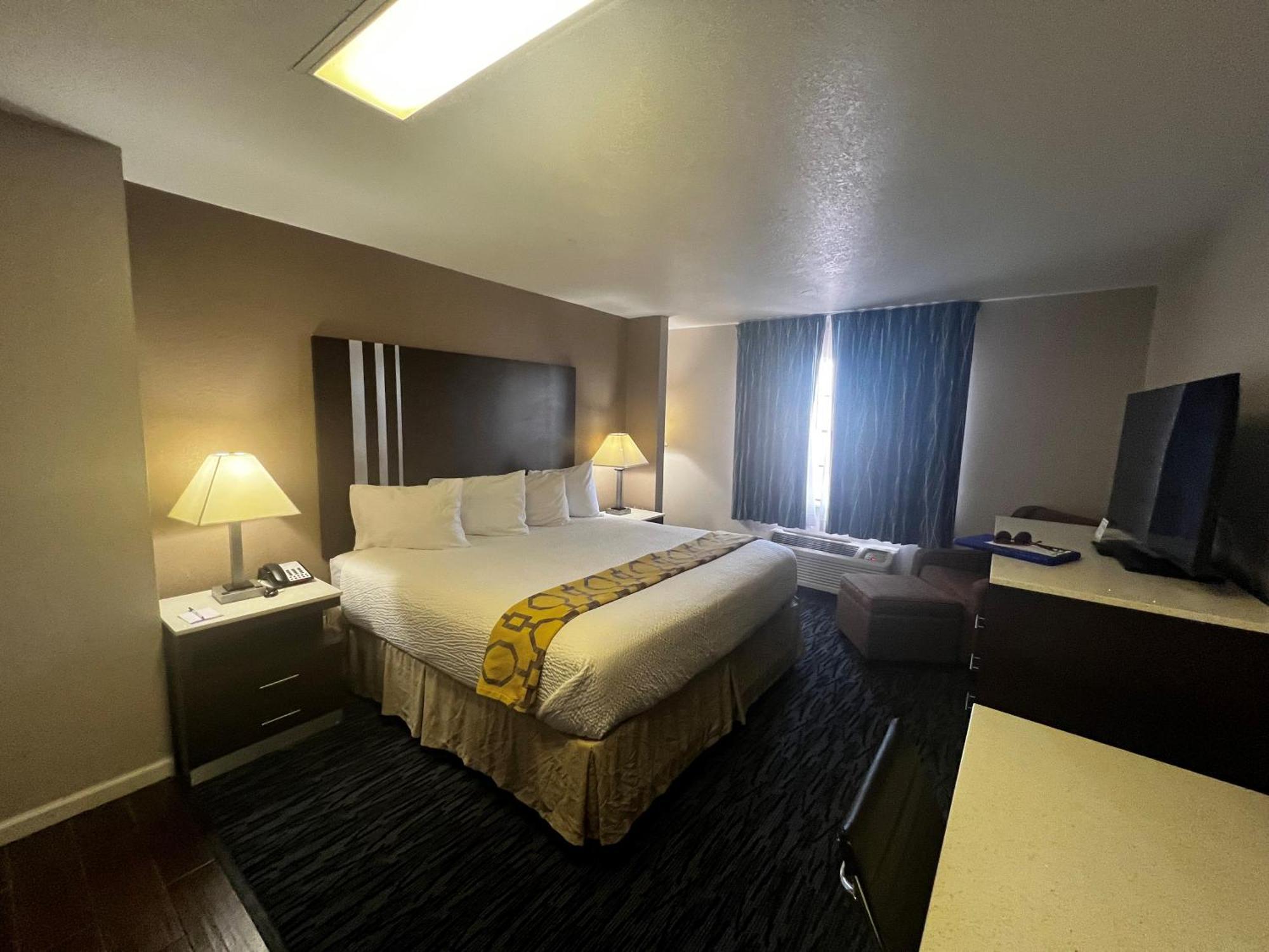 Baymont By Wyndham Port Arthur - Groves Area Esterno foto