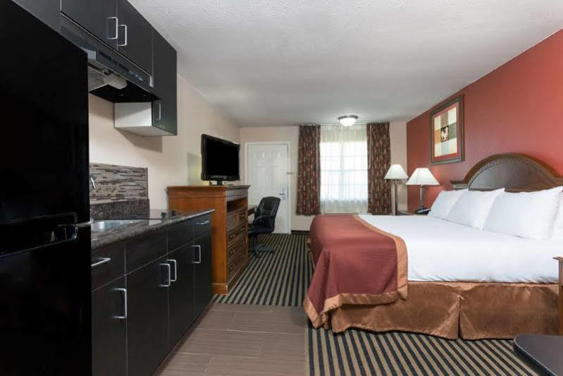 Baymont By Wyndham Port Arthur - Groves Area Esterno foto